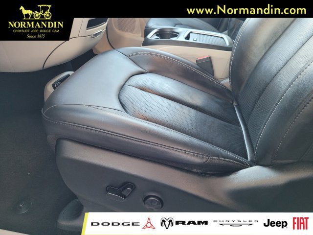Used 2024 Chrysler Pacifica Limited FWD image 16