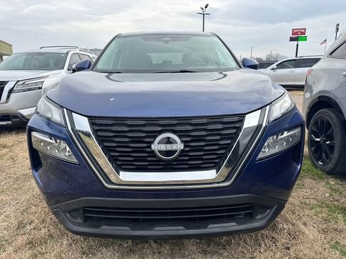 Used 2023 Nissan Rogue SV image 2