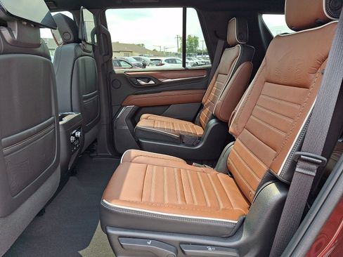 Used 2023 GMC Yukon Denali Ultimate AWD/4WD image 7
