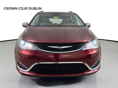 Used 2017 Chrysler Pacifica Limited FWD image 2
