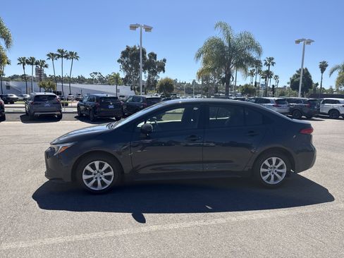 Used 2025 Toyota Corolla LE image 2