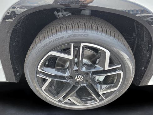 New 2026 Volkswagen Tiguan SEL R-Line AWD/4WD image 7