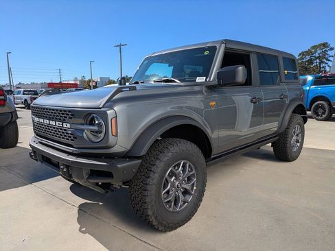 New 2025 Ford Bronco Badlands image 7