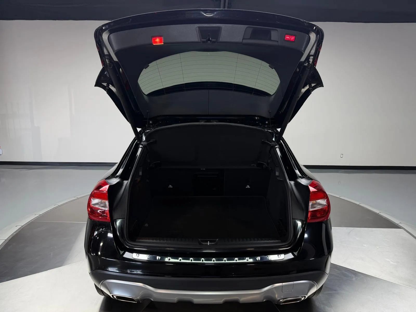 Used 2018 Mercedes-Benz GLA 250 w/ Multimedia Package image 12