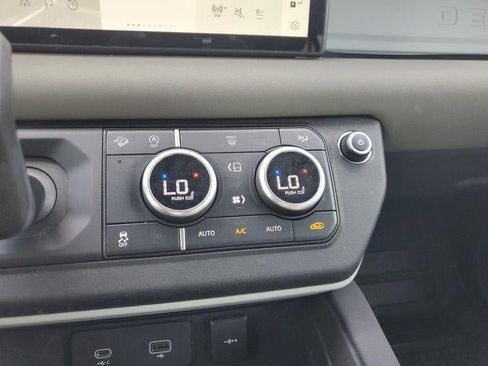 Used 2023 Land Rover Defender 110 S image 23