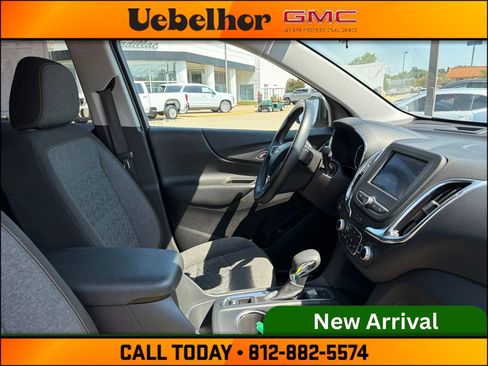 Used 2024 Chevrolet Equinox LT AWD/4WD image 2
