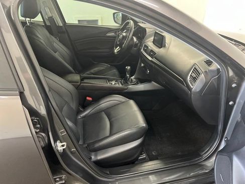 Used 2018 MAZDA MAZDA3 Grand Touring w/ Premium Equipment Package FWD image 10