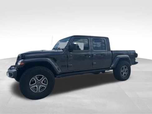 Used 2023 Jeep Gladiator Sport image 2