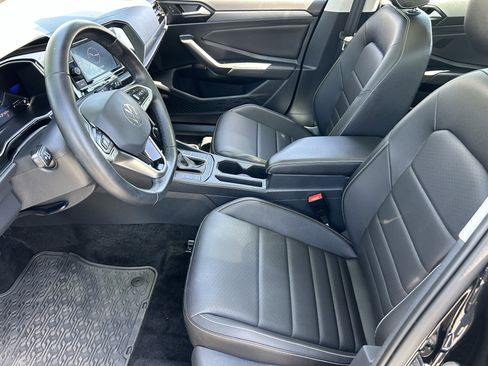 Used 2024 Volkswagen Jetta SE w/ Panoramic Sunroof Package FWD image 17