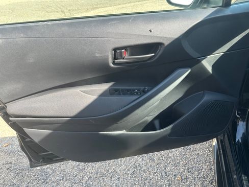 Used 2025 Toyota Corolla LE FWD image 12