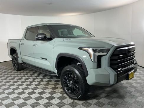 Used 2025 Toyota Tundra Limited AWD/4WD image 3