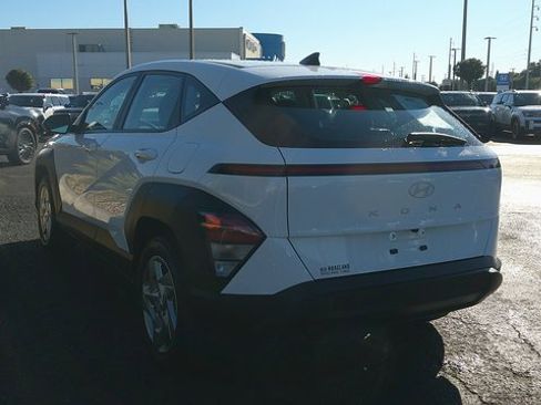 Certified 2024 Hyundai Kona SE image 3