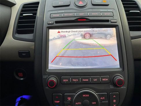 Used 2013 Kia Soul ! w/ Premium Pkg image 24