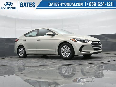 Used 2017 Hyundai Elantra SE w/ Cargo Package image 38