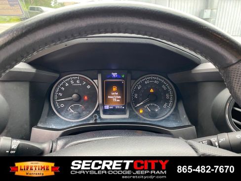 Used 2022 Toyota Tacoma TRD Off-Road w/ Technology Package AWD/4WD image 18