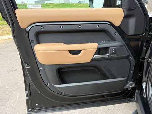 New 2026 Land Rover Defender 130 X-Dynamic SE AWD/4WD image 16