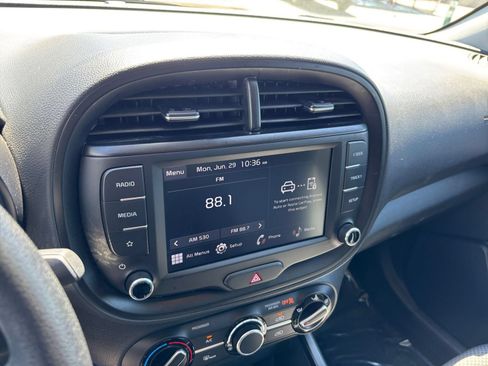 Used 2025 Kia Soul LX w/ LX Technology Package FWD image 20