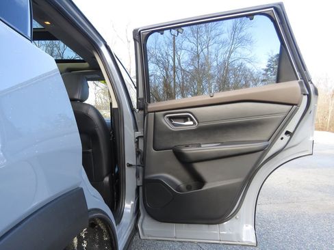 Used 2021 Nissan Rogue Platinum image 15