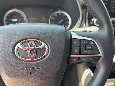 Used 2022 Toyota Highlander Platinum AWD/4WD image 23