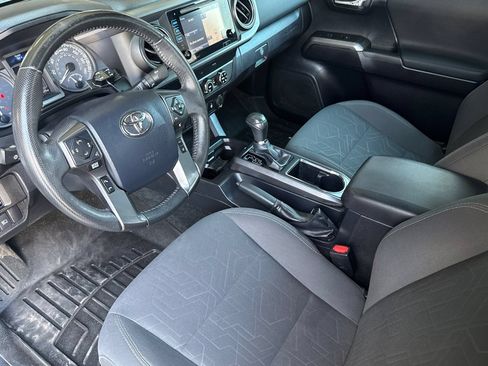 Used 2019 Toyota Tacoma TRD Off-Road AWD/4WD image 9