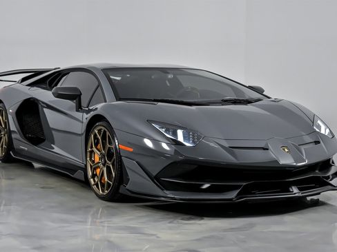 Used 2019 Lamborghini Aventador SVJ image 3