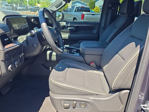 Used 2026 Chevrolet Tahoe Premier AWD/4WD image 13