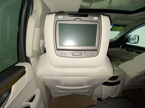 Used 2018 Cadillac Escalade Luxury image 35