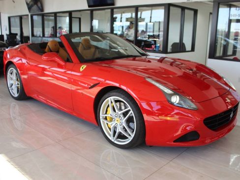 Used 2016 Ferrari California T RWD image 6