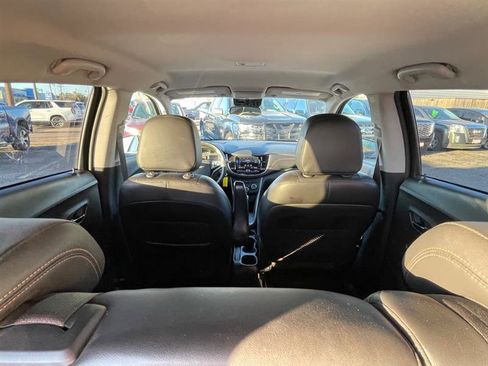 Used 2021 Chevrolet Trax LT image 8
