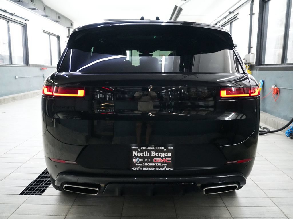 Used 2024 Land Rover Range Rover Sport SE AWD/4WD image 7