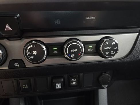 Used 2019 Toyota Tacoma SR5 AWD/4WD image 23