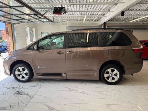 Used 2018 Toyota Sienna LE FWD image 8