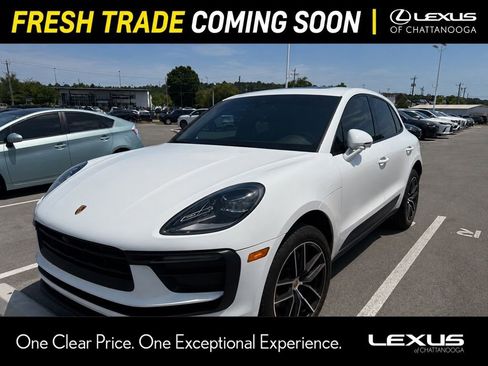 Used 2022 Porsche Macan AWD/4WD image 1