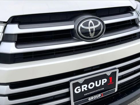 Used 2019 Toyota Highlander XLE FWD image 29