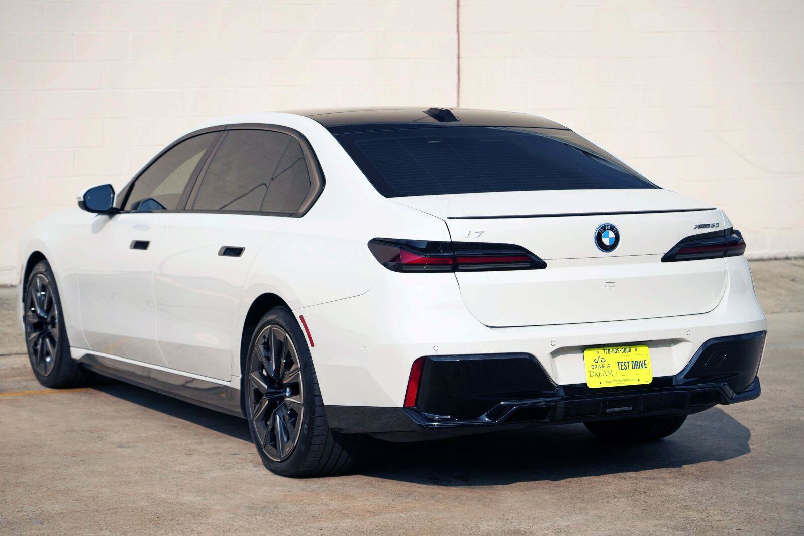 Used 2024 BMW i7 xDrive60 w/ Premium Package AWD/4WD image 58