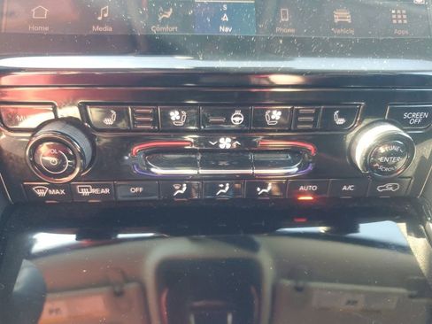 Used 2023 Jeep Grand Cherokee Limited w/ Luxury Tech Group II AWD/4WD image 21