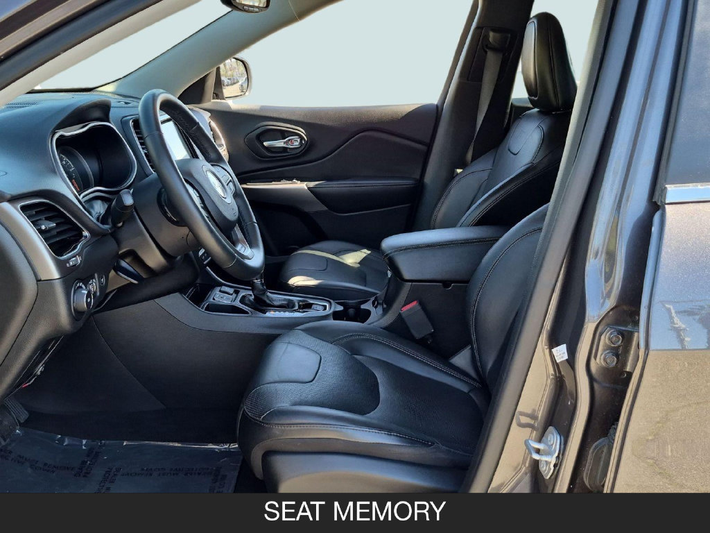 Used 2019 Jeep Cherokee Limited w/ Technology Group FWD image 11