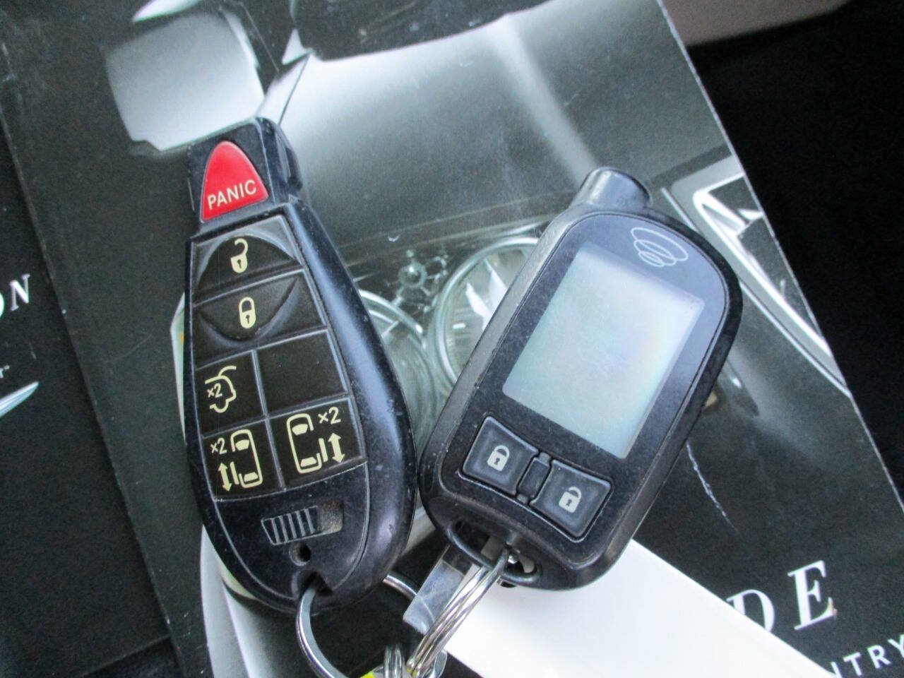 Used 2012 Chrysler Town & Country Touring FWD image 36