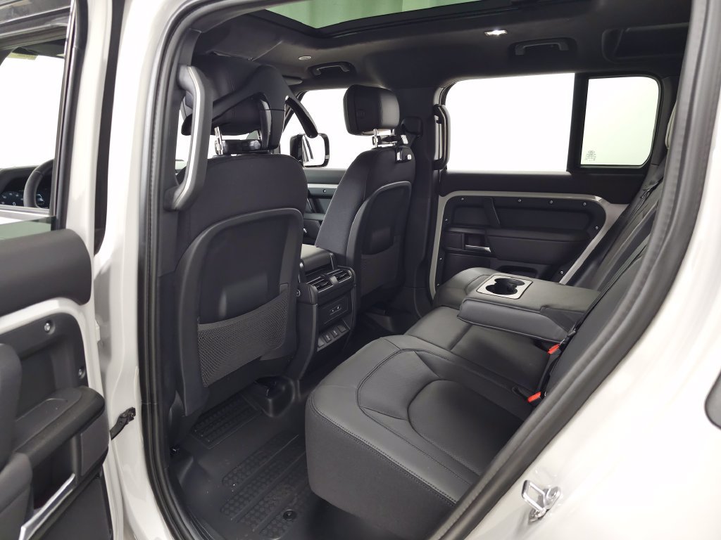 Used 2026 Land Rover Defender 110 X AWD/4WD image 33