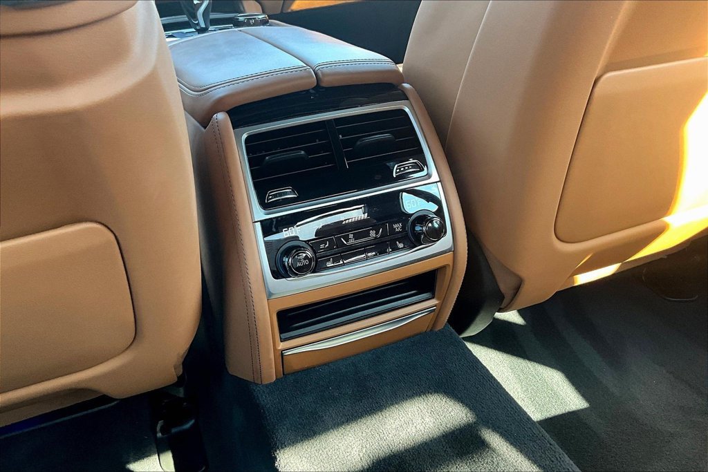 Used 2022 BMW 750i xDrive w/ Executive Package AWD/4WD image 10