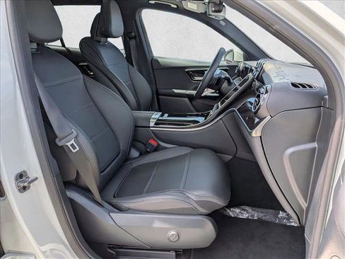 Used 2026 Mercedes-Benz GLC 300 4MATIC image 21