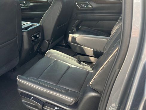 Used 2021 Chevrolet Suburban Premier w/ Premium Package AWD/4WD image 17