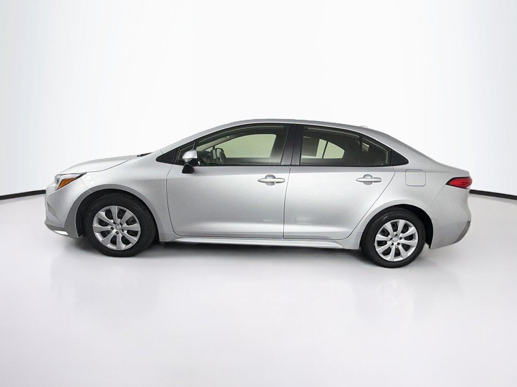Used 2026 Toyota Corolla LE FWD image 6