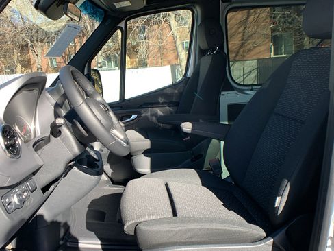 Used 2022 Mercedes-Benz Sprinter 2500 image 13
