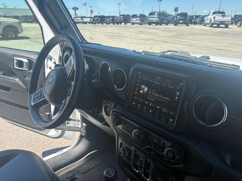 Used 2023 Jeep Wrangler Unlimited Sahara w/ Cold Weather Group AWD/4WD image 40