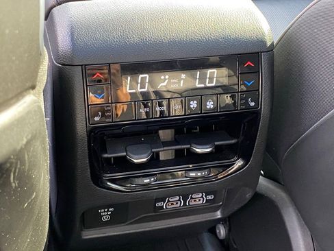Used 2024 Jeep Grand Cherokee Summit w/ High Altitude Package AWD/4WD image 28