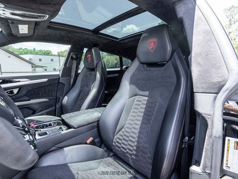 Used 2021 Lamborghini Urus AWD/4WD image 40
