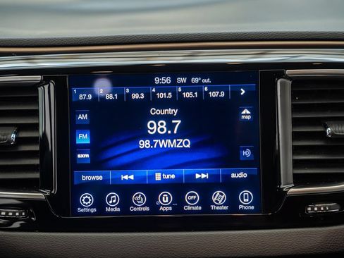 Used 2017 Chrysler Pacifica Touring-L Plus w/ Tire & Wheel Group FWD image 23