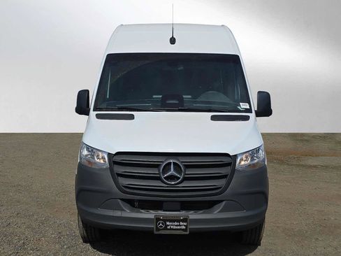 Used 2025 Mercedes-Benz Sprinter 2500 image 8