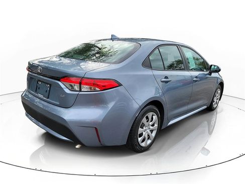 Used 2020 Toyota Corolla LE image 3